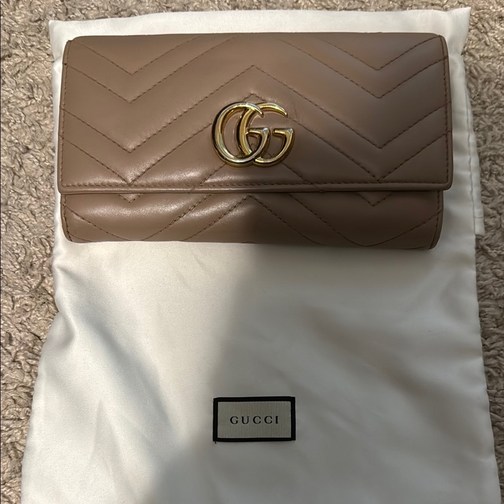 Gucci Tan Wallet with Chevron Pattern and Gold Logo